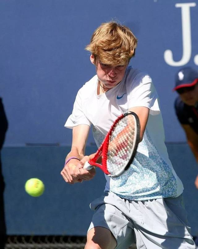 边后卫卢克 边后卫卢克