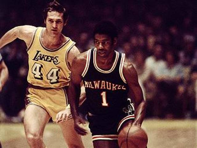 1年女足世 1年女足世